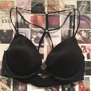Front clasp bra with intricate backing
